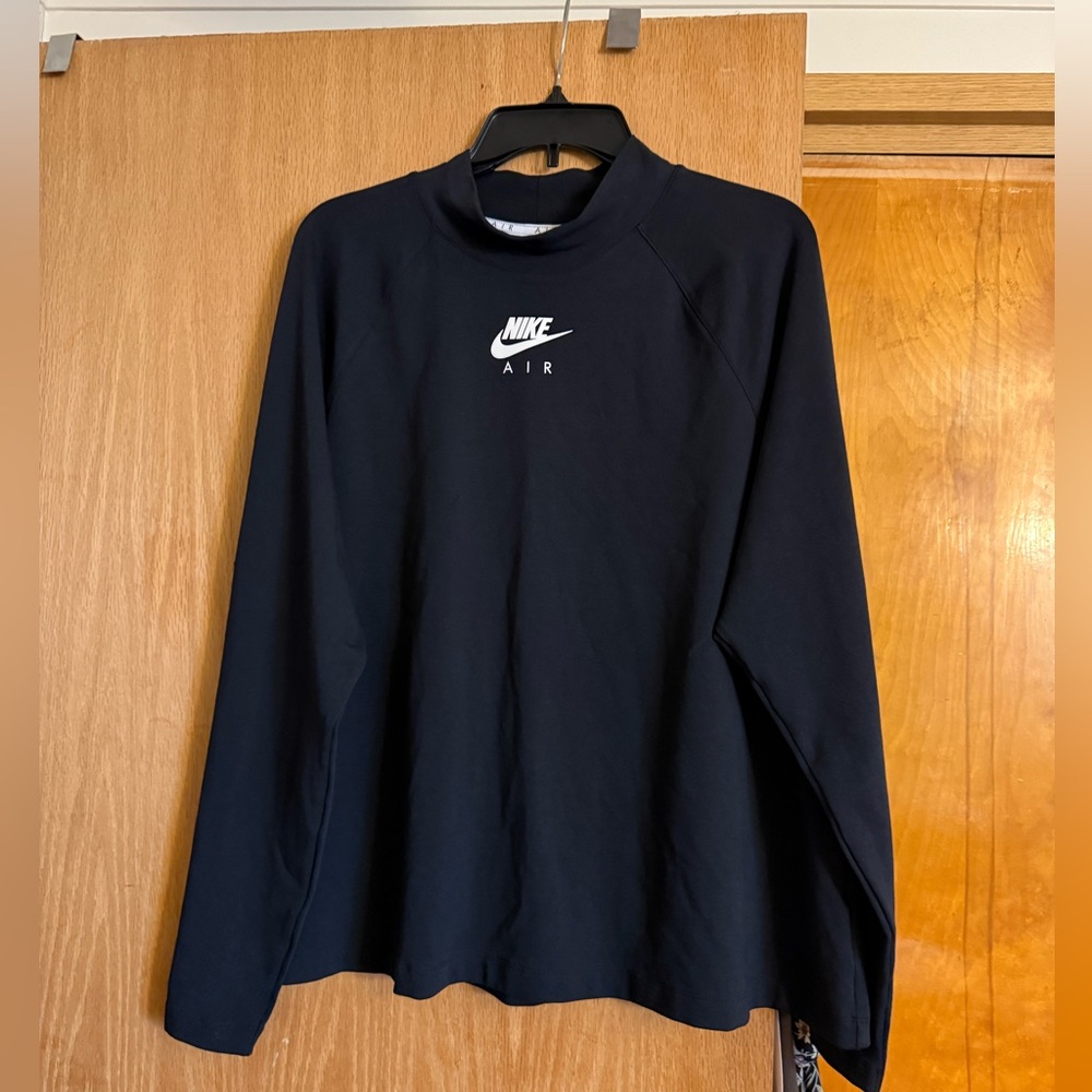 Women’s Nike top